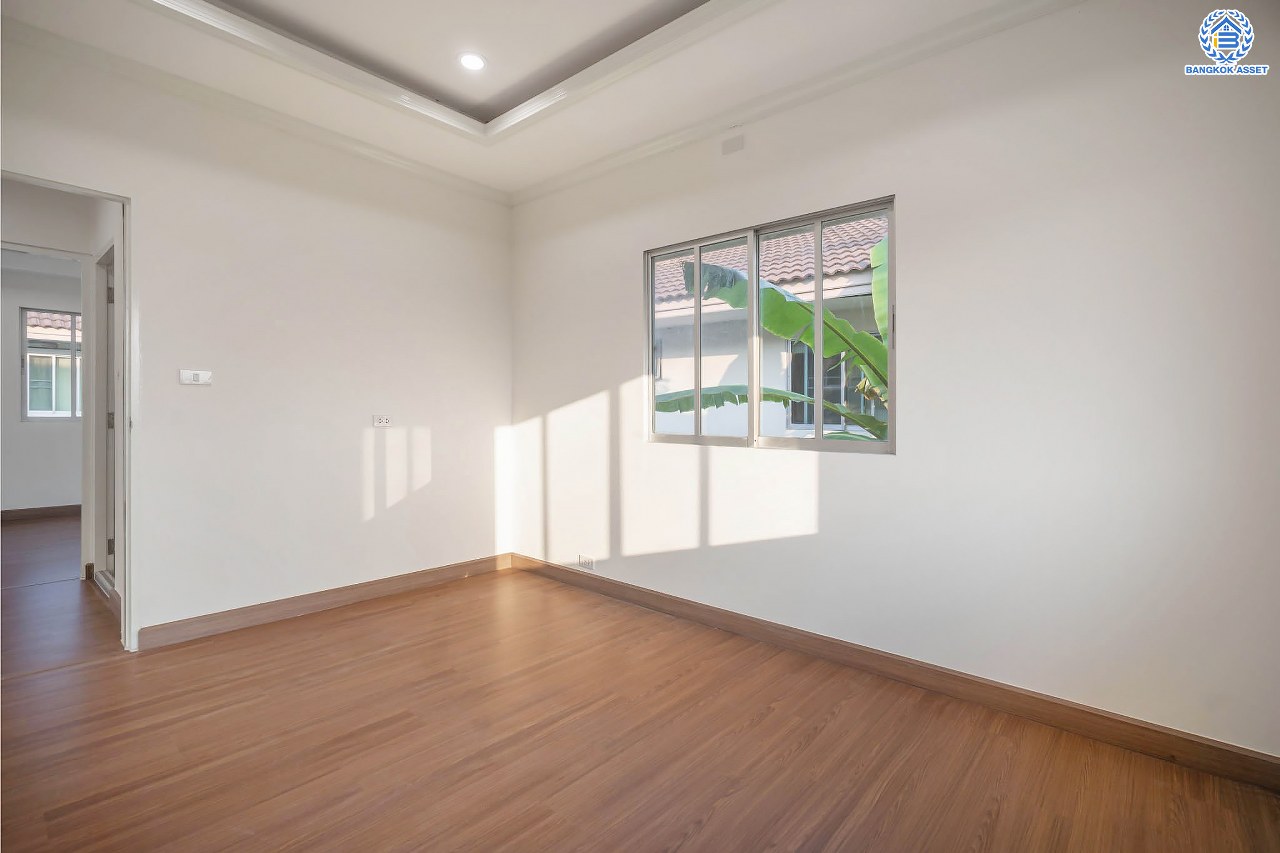 บ้านมือสองตกแต่งใหม่ โครงการ ชัยพฤกษ์ เพชรเกษม81 หลังมุม แบรนด์ Land&Houses พร้อมรองรับทุกความสุข บนเนื้อที่ 63.3 ตร.ว. ฟังก์ชัน 3 ห้องนอน 3 ห้องน้ำ 1 ห้องอเนกประสงค์ 2 ที่จอดรถ ทำเลเดินทางสะดวก เชื่อมต่อถนนเพชรเกษม ถนนมาเจริญ และใกล้ทางด่วน "เพชรเกษม"